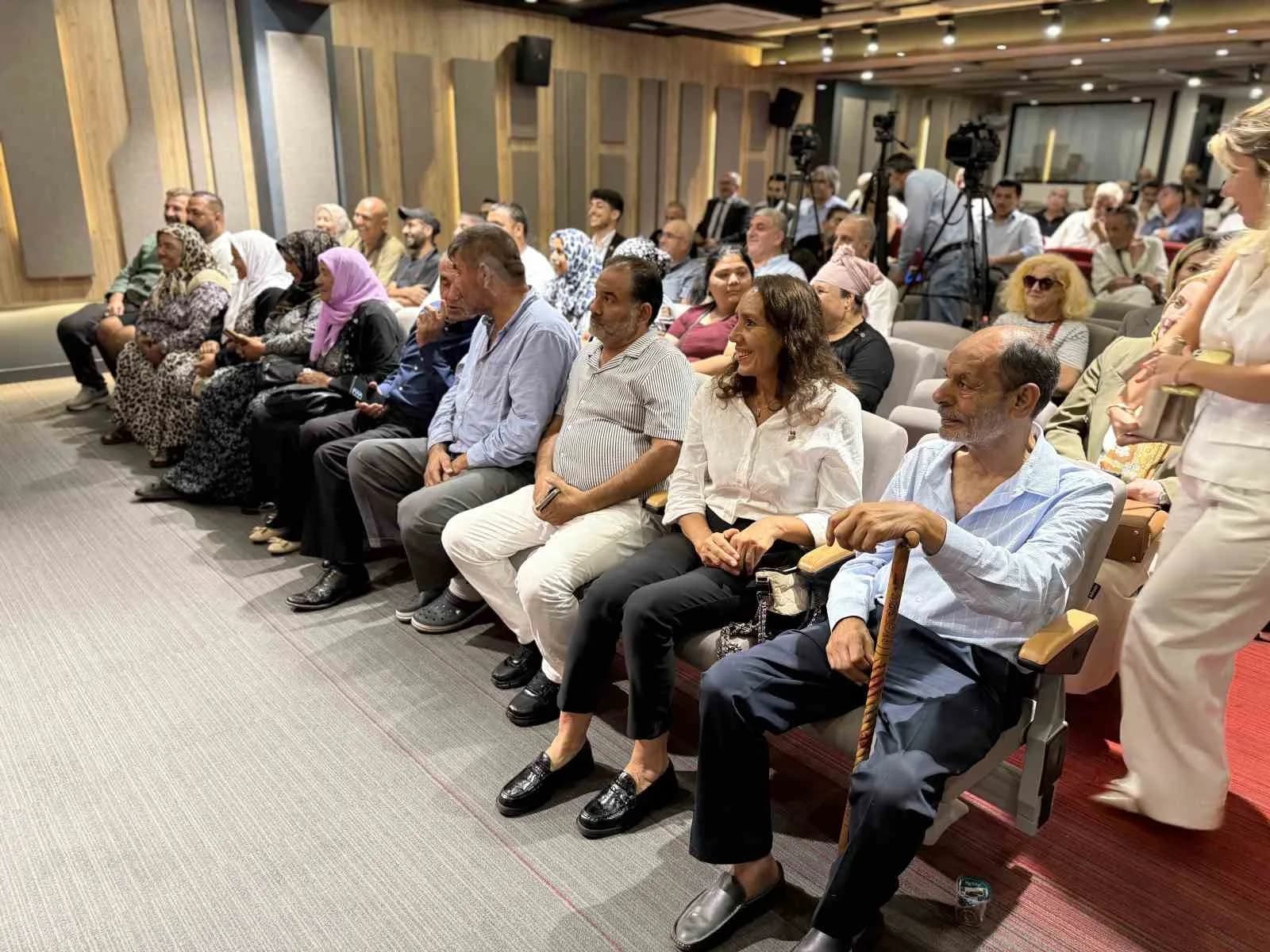 CUMHURİYET HALK PARTİSİ (CHP) İSTANBUL İL BAŞKANLIĞI KATILIM VE ROZET TAKMA TÖRENİNDE KONUŞAN İSTANBUL İL BAŞKANI GÜRSEL TEKİN, "CUMHURİYET HALK PARTİSİ BELEDİYELERİNE DOKUNMANIN ÇOK KOLAY OLMAYACAĞINI HERKES BİLECEKTİR’’ DEDİ.