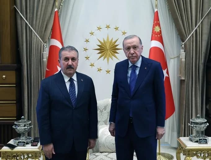 CUMHURBAŞKANI RECEP TAYYİP ERDOĞAN, BÜYÜK BİRLİK PARTİSİ (BBP) GENEL BAŞKANI MUSTAFA DESTİCİ'Yİ KABUL ETTİ.