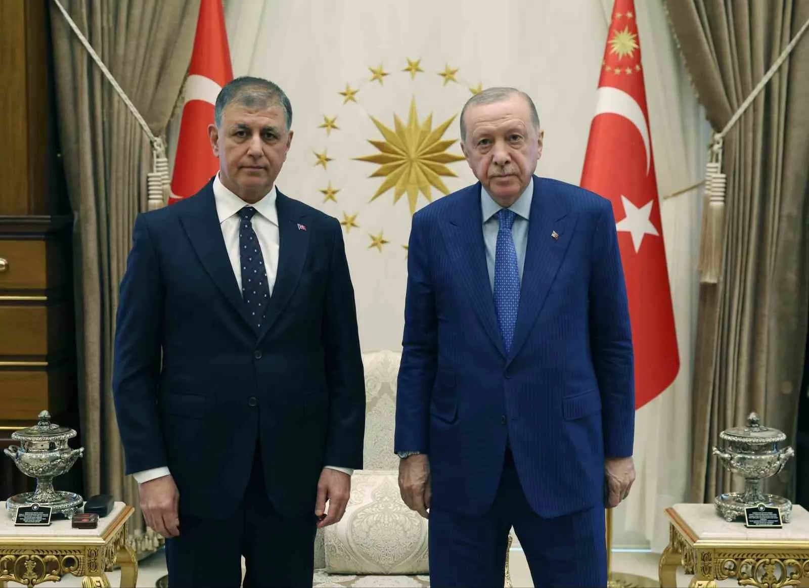 CUMHURBAŞKANI RECEP TAYYİP ERDOĞAN, İZMİR BÜYÜKŞEHİR BELEDİYE BAŞKANI CEMİL TUGAY'I CUMHURBAŞKANLIĞI KÜLLİYESİ'NDE KABUL ETTİ.