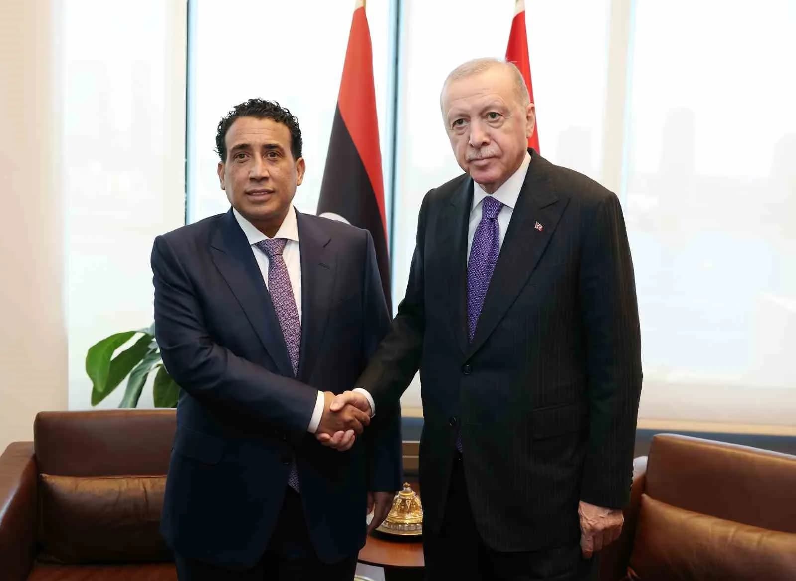 CUMHURBAŞKANI RECEP TAYYİP ERDOĞAN, NEW YORK TEMASLARI KAPSAMINDA LİBYA BAŞKANLIK KONSEYİ BAŞKANI MUHAMMED EL-MENFİ’Yİ TÜRKEVİ'NDE KABUL ETTİ.