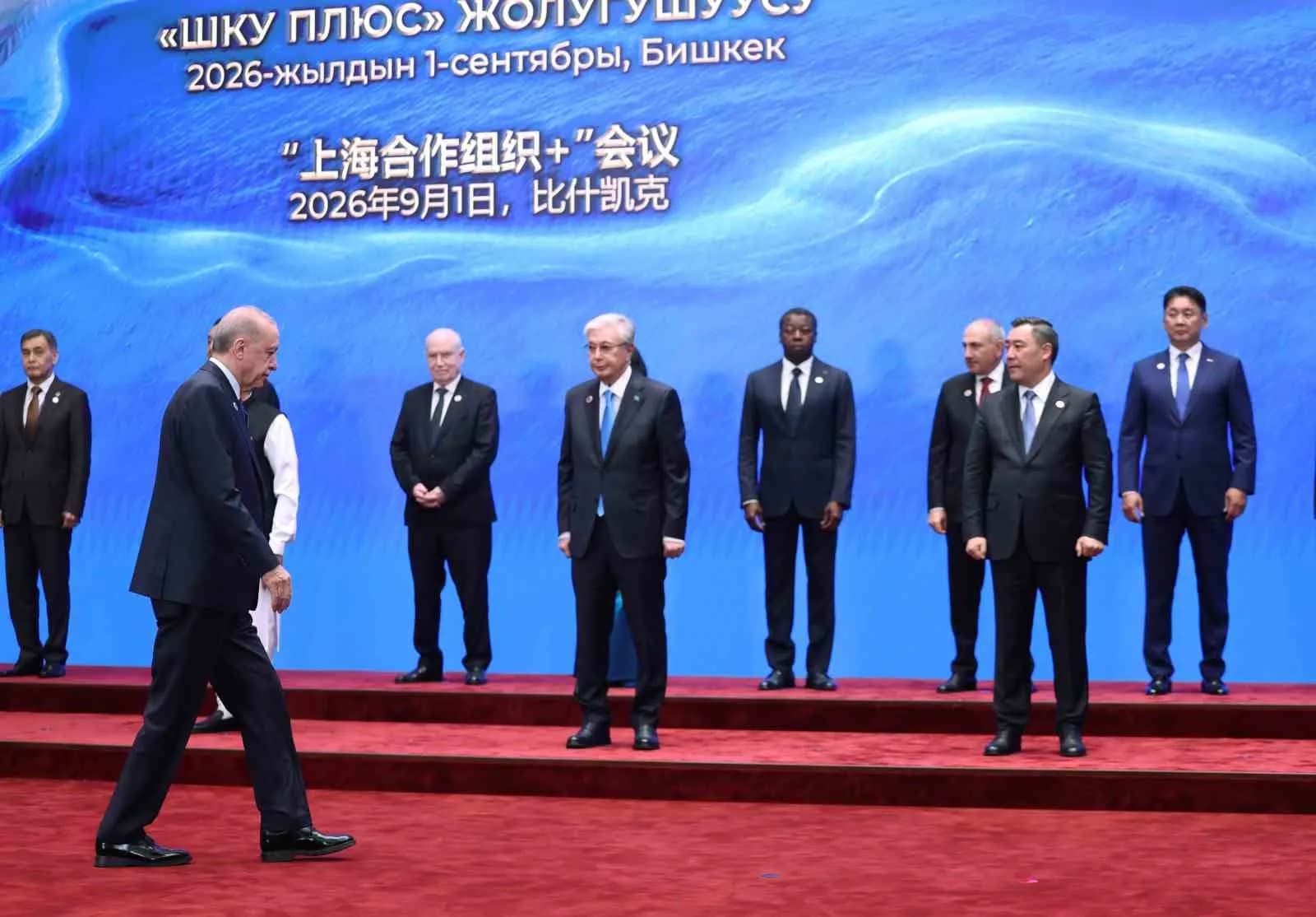 CUMHURBAŞKANI RECEP TAYYİP ERDOĞAN, ŞANGHAY İŞBİRLİĞİ ÖRGÜTÜ (ŞİÖ) ZİRVESİ'NİN GENİŞLETİLMİŞ OTURUMU ÖNCESİNDE LİDERLERLE AİLE FOTOĞRAFI ÇEKTİRDİ.