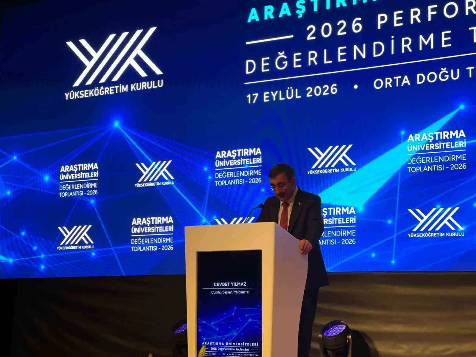 CUMHURBAŞKANI YARDIMCISI CEVDET YILMAZ, TOPLANTIDA KONUŞMA YAPTI.
