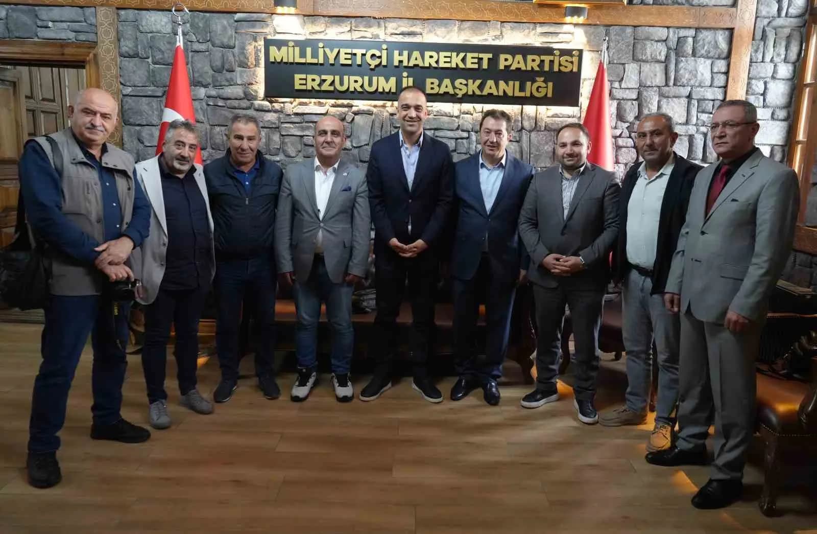 DOĞU ANADOLU GAZETECİLER CEMİYETİ BAŞKANI AYHAN TÜRKEZ, DOĞU ANADOLU GAZETECİLER FEDERASYONU BAŞKANI İRFAN TARAKÇIOĞLU VE DAGC YÖNETİM KURULU ÜYELERİ, MİLLİYETÇİ HAREKET PARTİSİ (MHP) ERZURUM İL BAŞKANLIĞI’NIN 15. OLAĞAN İL KONGRESİ’NDE YENİDEN BAŞKAN SEÇİLEN ADEM YURDAGÜL’E HAYIRLI OLSUN ZİYARETİNDE BULUNDU.
