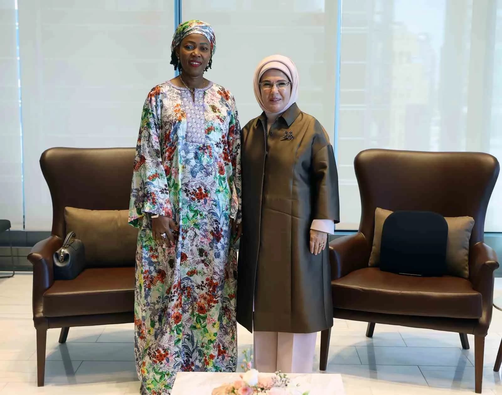 EMİNE ERDOĞAN, SİERRA LEONE CUMHURBAŞKANI'NIN EŞİ FATİMA MAADA BİO İLE GÖRÜŞTÜ
