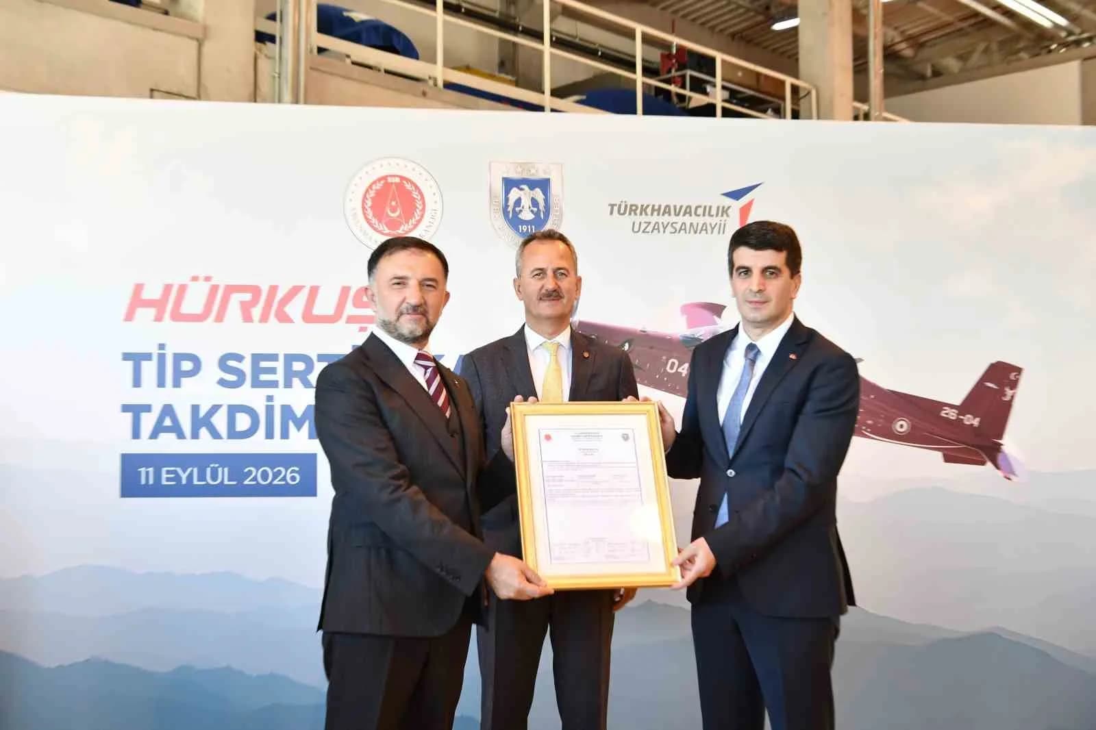 SERTİFİKA, SAVUNMA SANAYİİ BAŞKANI HALUK GÖRGÜN'E (ORTADA) TAKDİM EDİLDİ