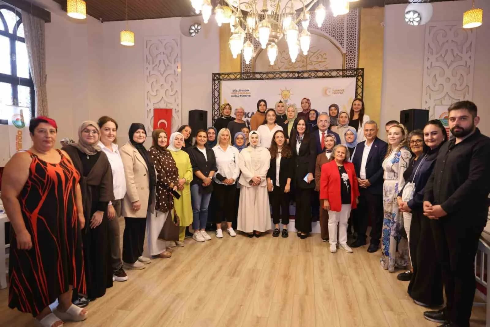 İLKADIM BELEDİYE BAŞKANI İHSAN KURNAZ, AK PARTİ SAMSUN MİLLETVEKİLİ VE MKYK ÜYESİ ÇİĞDEM KARAASLAN’IN İLKADIM PROGRAMLARINDA; VATANDAŞLARLA, KADIN MUHTARLARLA VE STK TEMSİLCİLERİYLE BULUŞTU.