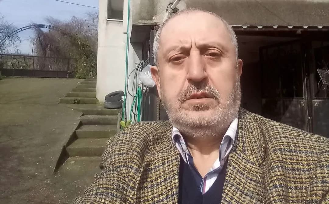 Ağaçtan düştü, merdiveni tutan kişi hayatını kaybetti