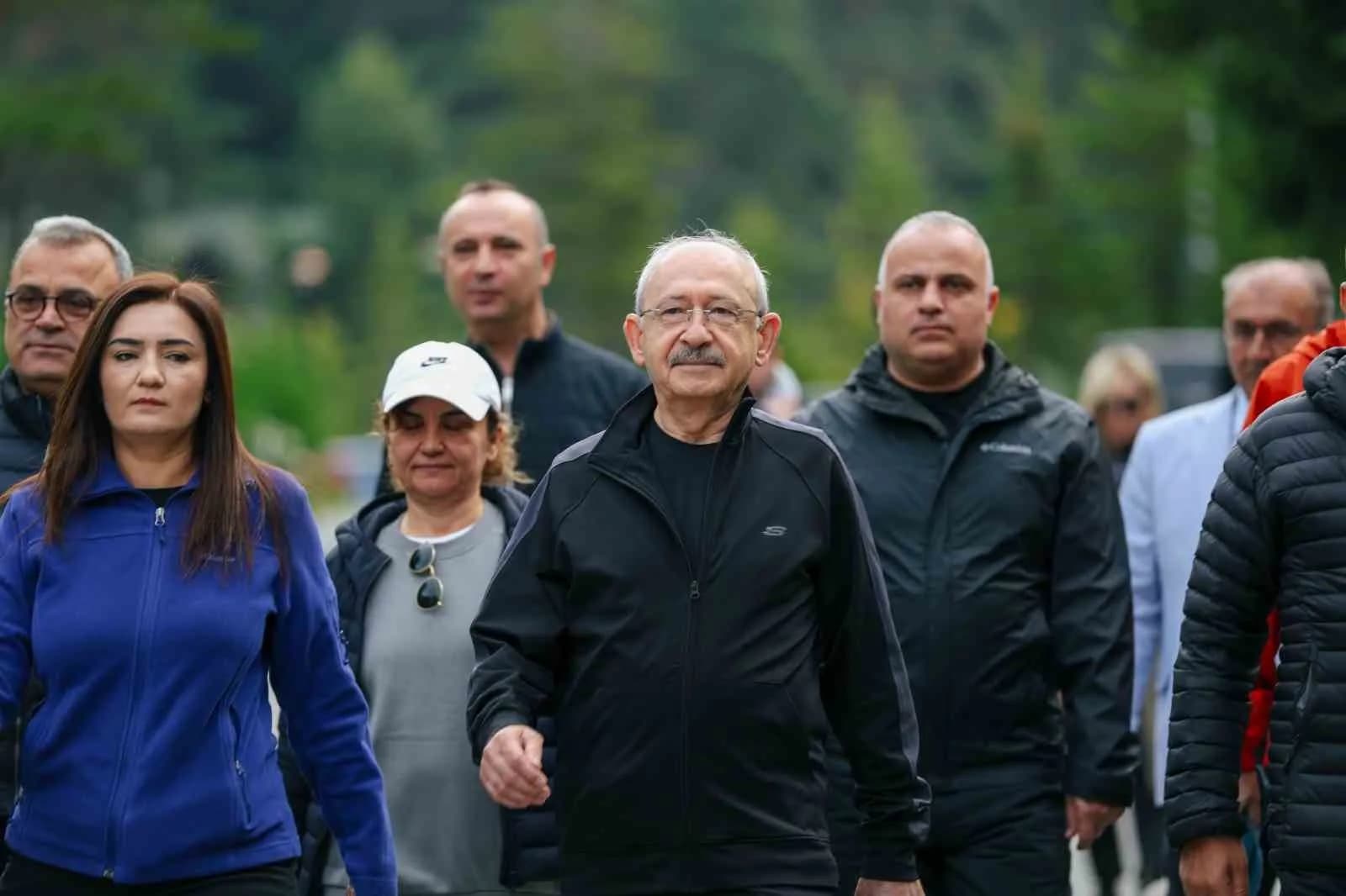 CHP GENEL BAŞKANI KEMAL KILIÇDAROĞLU, PARTİSİNİN BOLU ABANT’TA DÜZENLEDİĞİ TBMM GRUBU DEĞERLENDİRME TOPLANTISI’NIN SON GÜNÜNE SABAH YÜRÜYÜŞÜYLE BAŞLADI.