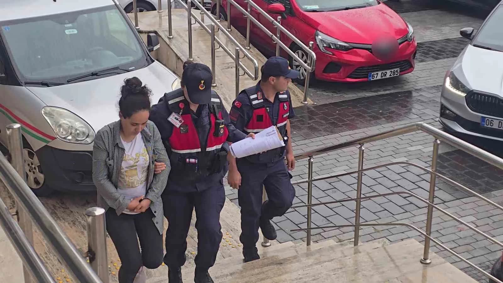 ZONGULDAK’TA 17 YAŞINDAKİ SILA T.’NİN DARP EDİLEREK ZİNCİRLENDİĞİ İDDİASIYLA GÖZALTINA ALINAN ANNE SEVİL T. TUTUKLANDI.