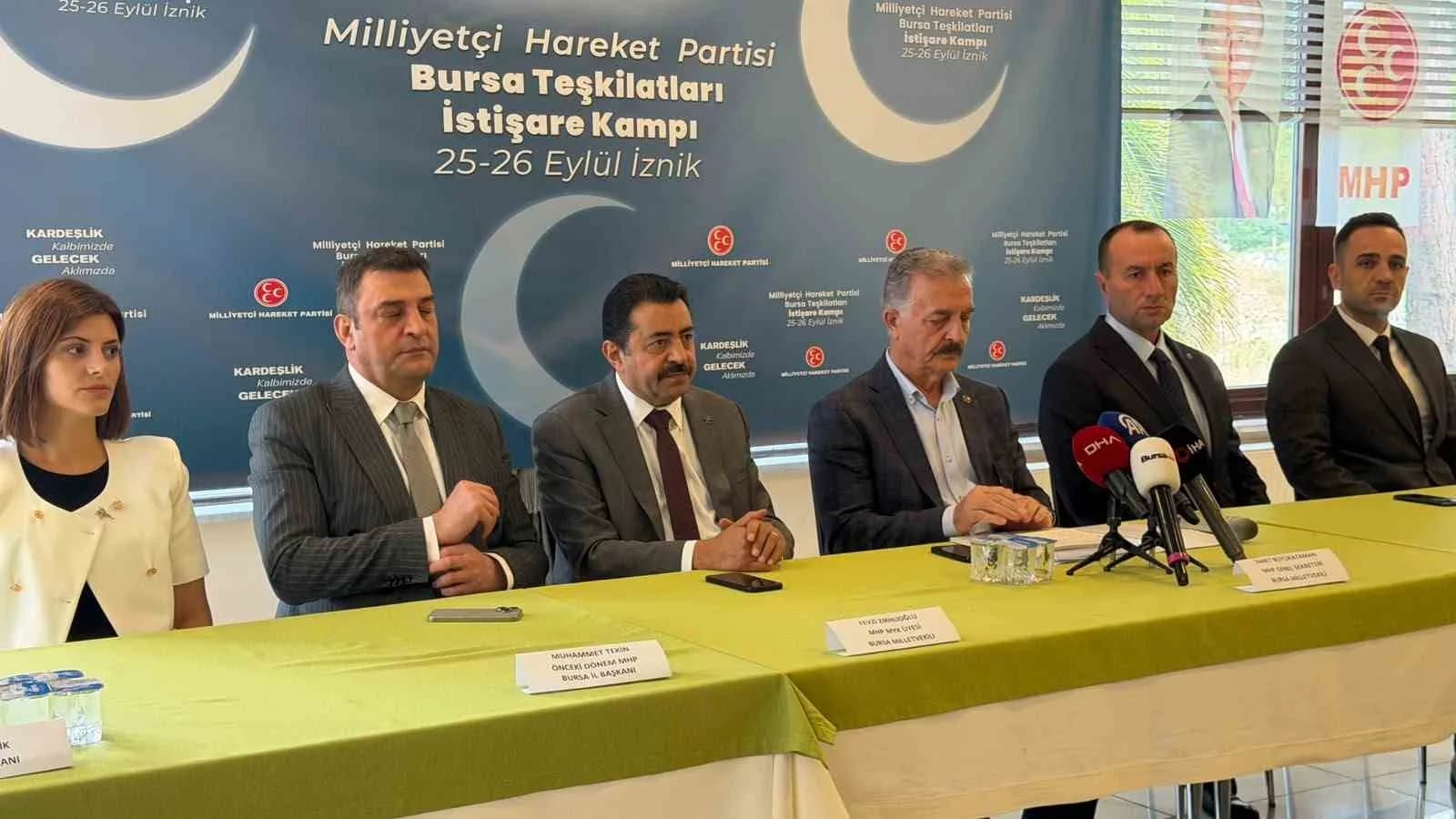 MİLLİYETÇİ HAREKET PARTİSİ (MHP) BURSA TEŞKİLATLARI TARAFINDAN DÜZENLENEN İSTİŞARE KAMPI BURSA'NIN İZNİK İLÇESİNDEKİ DSİ TESİSLERİ'NDE GERÇEKLEŞTİRİLDİ. KAMPA MHP GENEL SEKRETERİ VE BURSA MİLLETVEKİLİ İSMET BÜYÜKATAMAN, MHP BURSA MİLLETVEKİLİ FEVZİ ZIRHLIOĞLU, MHP BURSA İL BAŞKANI MEHMET EMİN ÖZCANBAZ İLE ÇOK SAYIDA TEŞKİLAT MENSUBU KATILDI.