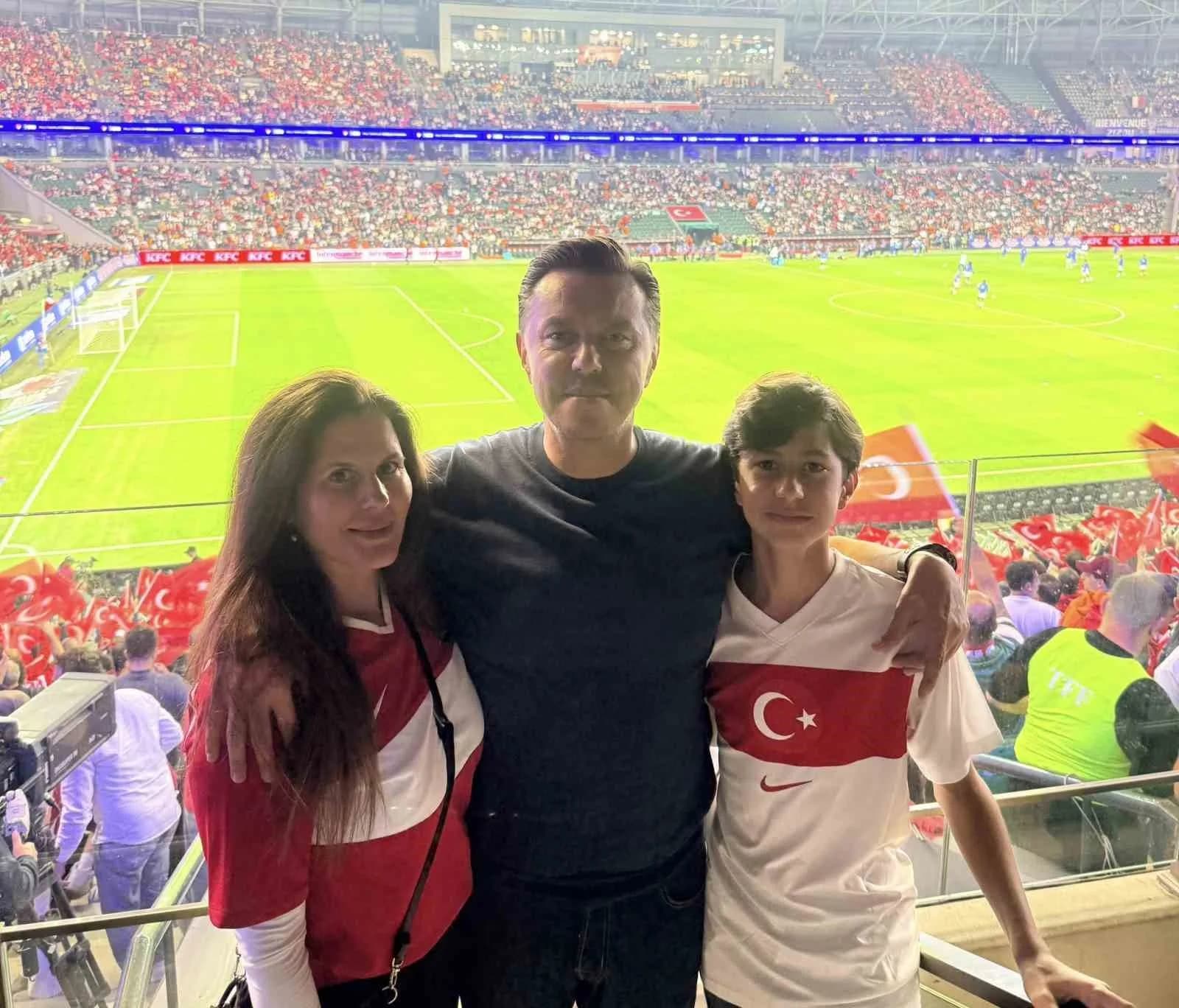 AK PARTİ ESKİŞEHİR MİLLETVEKİLİ NEBİ HATİPOĞLU VE AİLESİ, TÜRKİYE - FRANSA FUTBOL MAÇINI TRİBÜNDEN TAKİP EDEREK MİLLİ TAKIMA DESTEK VERDİ.