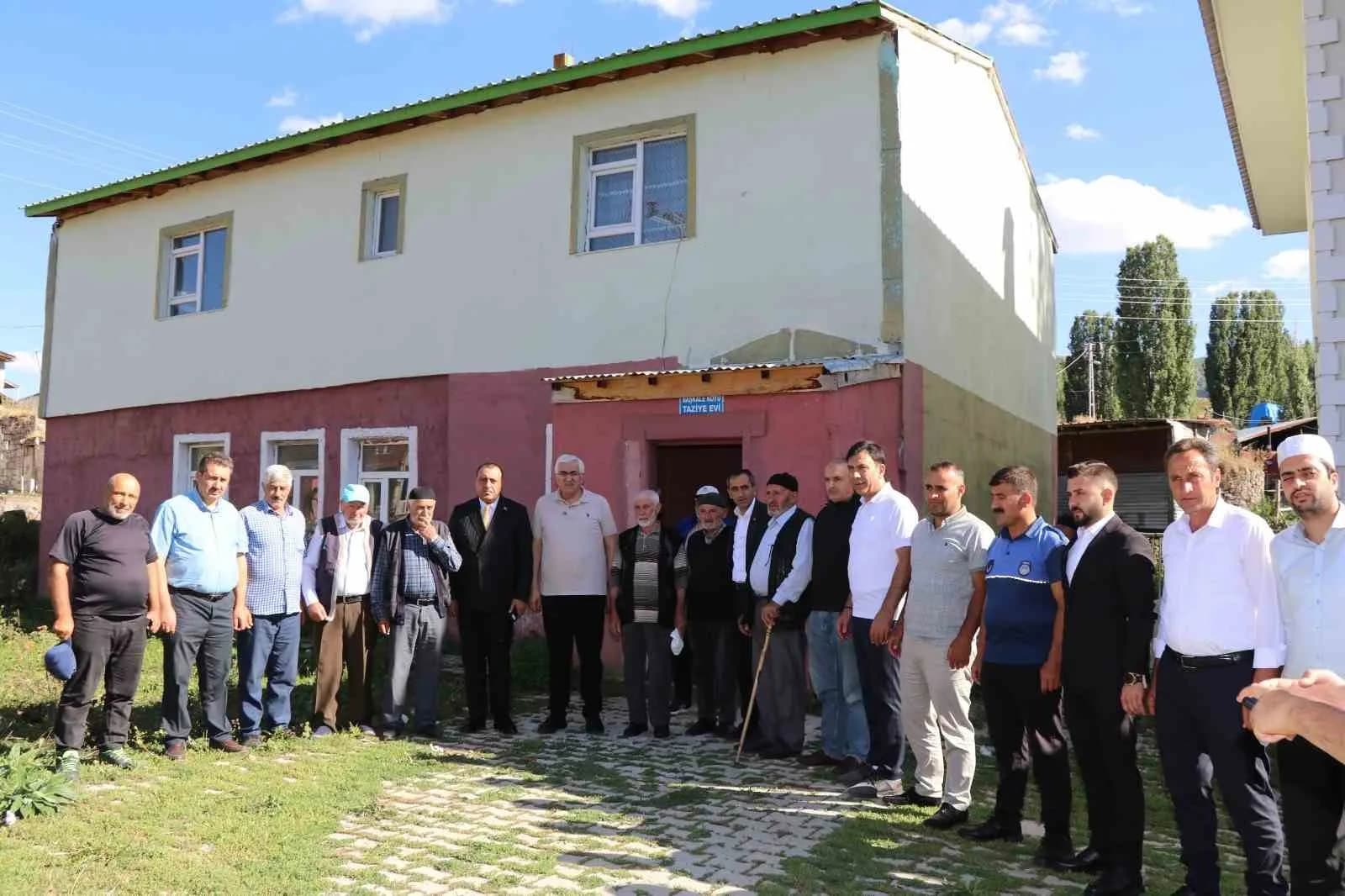 AK PARTİ ERZURUM MİLLETVEKİLİ MEHMET EMİN ÖZ, NARMAN İLÇESİNDE MAHALLE MUHTARLARIYLA BİR ARAYA GELEREK MAHALLELERİN SORUN VE TALEPLERİNİ DİNLEDİ.