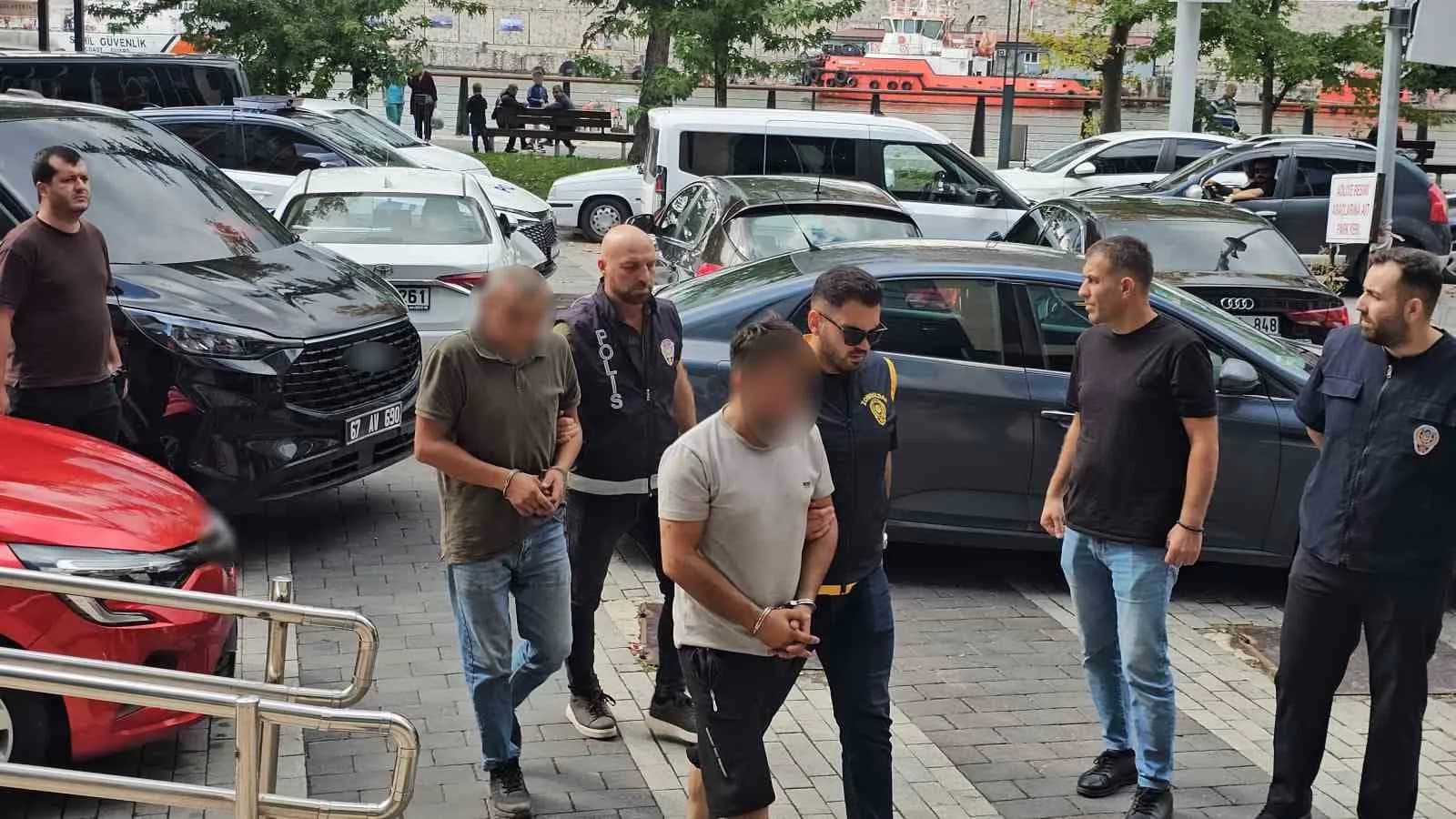 ZONGULDAK’TA RUHSATSIZ İŞLETİLEN MADEN OCAĞINDA YÜKSEKTEN DÜŞEREK HAYATINI KAYBEDEN 41 YAŞINDAKİ MUSTAFA BOŞNAK’IN ÖLÜMÜNE İLİŞKİN GÖZALTINA ALINAN 5 KİŞİ ADLİYEYE SEVK EDİLDİ.