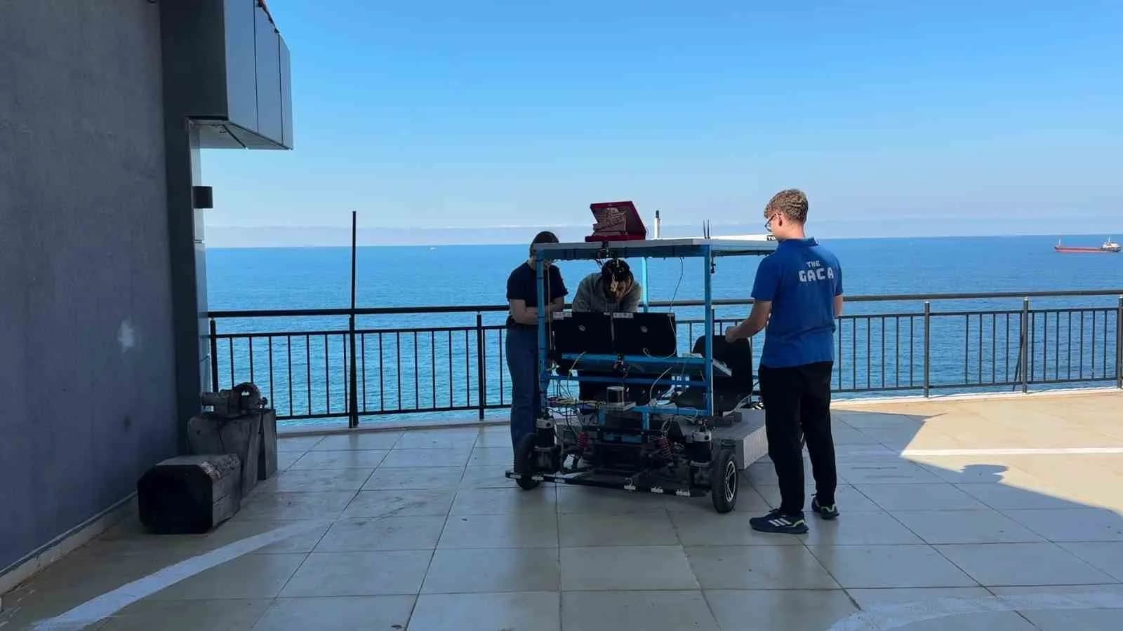 ZONGULDAK'TAN TEKNOFEST ROBOTAKSİ-BİNEK OTONOM ARAÇ YARIŞMASI'NA KATILAN "O GACA" TAKIMI, YARIŞMA ÖNCESİ YAŞADIKLARI BÜYÜK TEKNİK ARIZAYI KENDİ ÇABALARIYLA ÇÖZEREK "EN İYİ TAKIM RUHU" ÖDÜLÜNÜ KAZANDI.