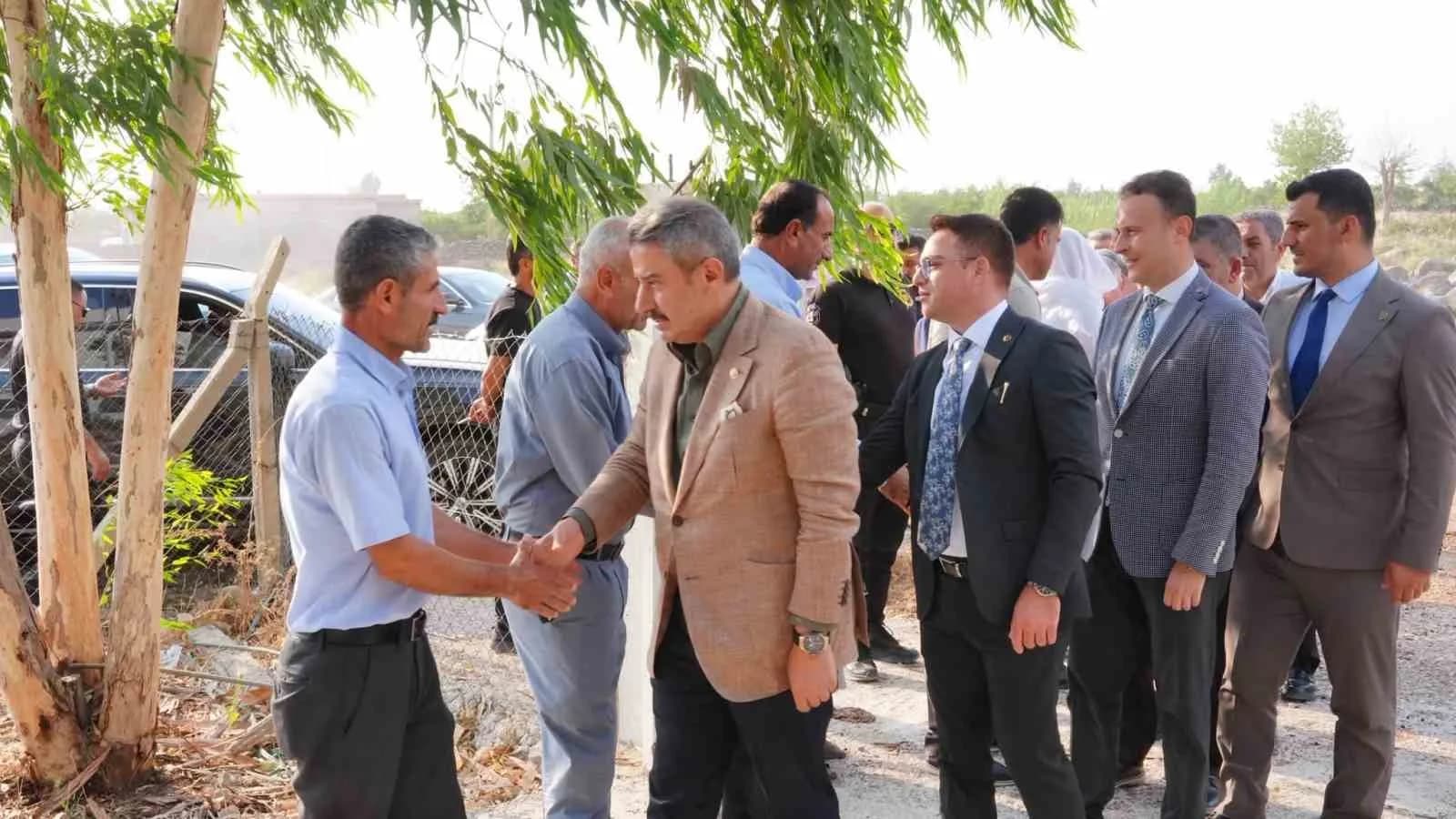 AK PARTİ ŞIRNAK MİLLETVEKİLİ ARSLAN TATAR, VALİ YARDIMCISI MURAT ÇİÇEK VE İDİL KAYMAKAMI ANIL ADIGÜZEL İLE BİRLİKTE İDİL’E BAĞLI KÖYLERİ ZİYARET EDEREK VATANDAŞLARIN TALEPLERİNİ YERİNDE DİNLEDİ.