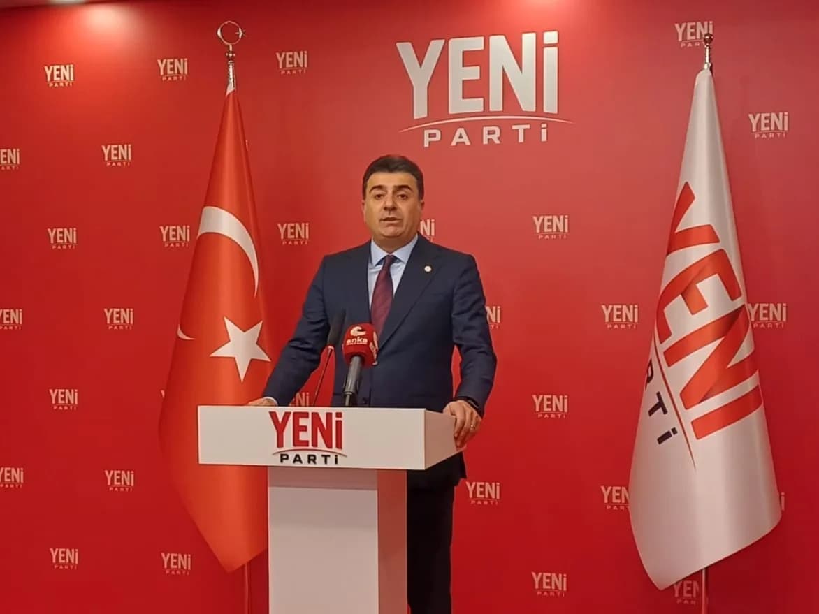 YENİ PARTİ SÖZCÜSÜ ZEYNEL EMRE, "YENİ PARTİ İSMİNİN BAŞINA KÜÇÜK BİR DÜZENLEME KOYARAK KONUYU KAPATABİLİRİZ" DEDİ.