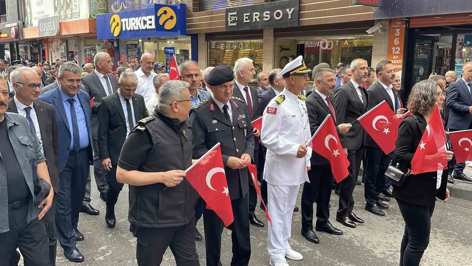 ZONGULDAK’TA 19 EYLÜL GAZİLER GÜNÜ DOLAYISIYLA KENT MERKEZİNDE KORTEJ YÜRÜYÜŞÜ DÜZENLENDİ.