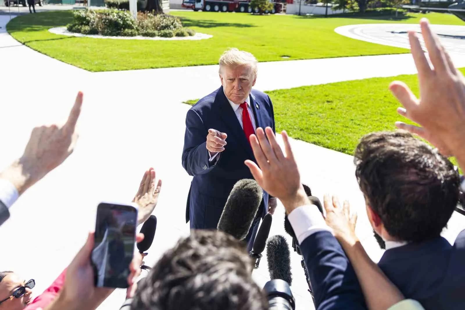ABD BAŞKANI DONALD TRUMP, "CUMHURBAŞKANI ERDOĞAN BENİM ÇOK İYİ BİR DOSTUM. CUMHURBAŞKANI ERDOĞAN’A BÜYÜK SAYGI DUYUYORUM" DEDİ.
