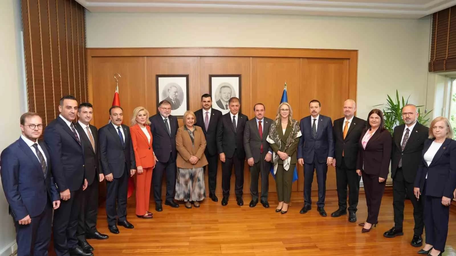 İZMİR’DE BÜYÜKŞEHİR BELEDİYE BAŞKANI CEMİL TUGAY’IN AK PARTİ’YE KATILIMI SONRASI İLK ÜST DÜZEY ZİRVE TARİHİ ŞATO’DA GERÇEKLEŞTİ.