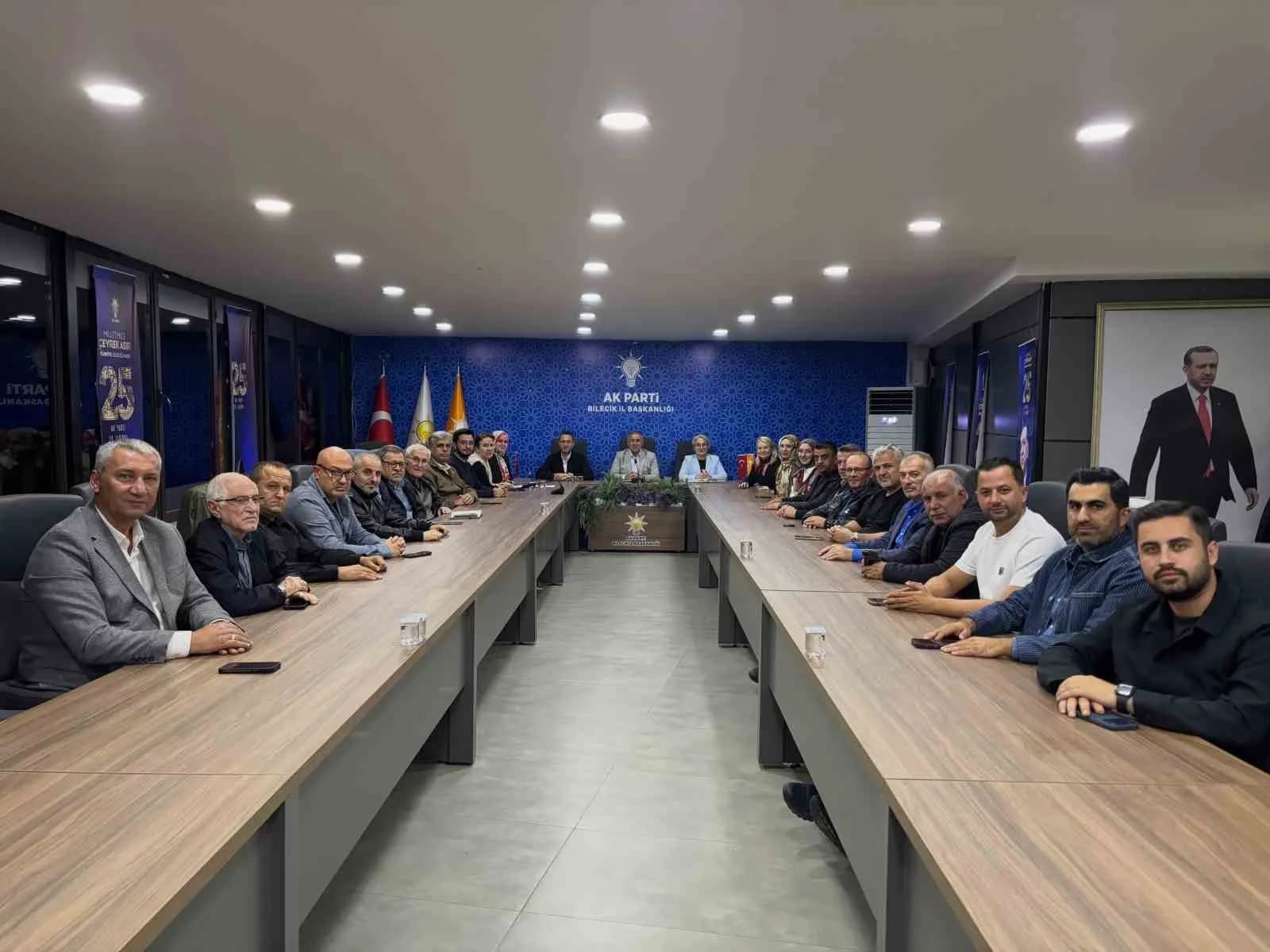AK PARTİ YENİ DÖNEM HEDEFLERİNİ DEĞERLENDİRDİ