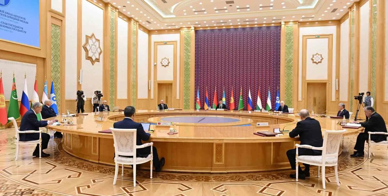 CUMHURBAŞKANI ALİYEV TEMASLARI KAPSAMINDA, BAĞIMSIZ DEVLETLER TEŞKİLATI (BDT) DEVLET BAŞKANLARI KONSEYİ'NİN SINIRLI KATILIMLI TOPLANTISINA KATILDI.