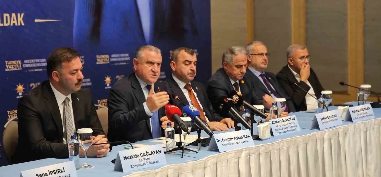 GENÇLİK VE SPOR BAKANI OSMAN AŞKIN BAK, TERÖRSÜZ TÜRKİYE SÜRECİNDE SPORUN BİRLEŞTİRİCİ GÜCÜNE DİKKATİ ÇEKEREK, "DAHA ÖNCE CUDİ DAĞI'NDA ROKET SESLERİ VARKEN ŞİMDİ RAKET SESLERİ VAR. YANİ ORADA SPOR AKTİVİTELERİ VAR" DEDİ.