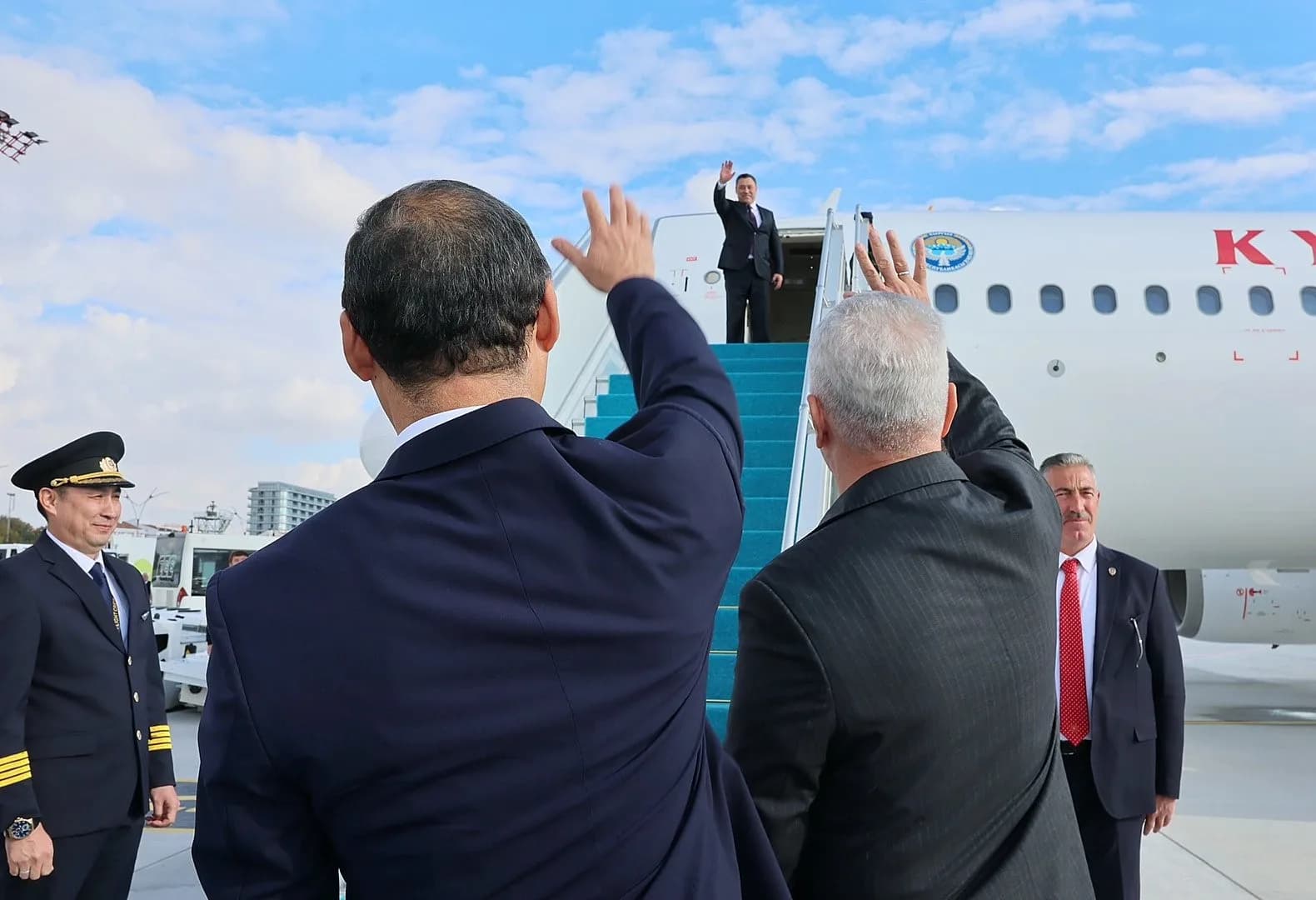 TİCARET BAKANI ÖMER BOLAT, KAZAKİSTAN'IN CUMHURBAŞKANI KASIM CÖMERT TOKAYEV VE KIRGIZİSTAN'IN CUMHURBAŞKANI SADIR CAPAROV'U YOLCU ETTİ.