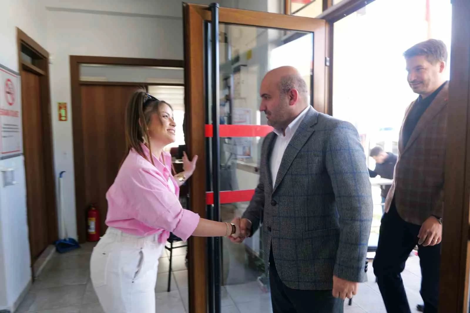 AK PARTİ ESKİŞEHİR İL BAŞKANI GÜRHAN ALBAYRAK, ODUNPAZARI İLÇESİNDEKİ MAHALLE MUHTARLARINI ZİYARET ETTİ.