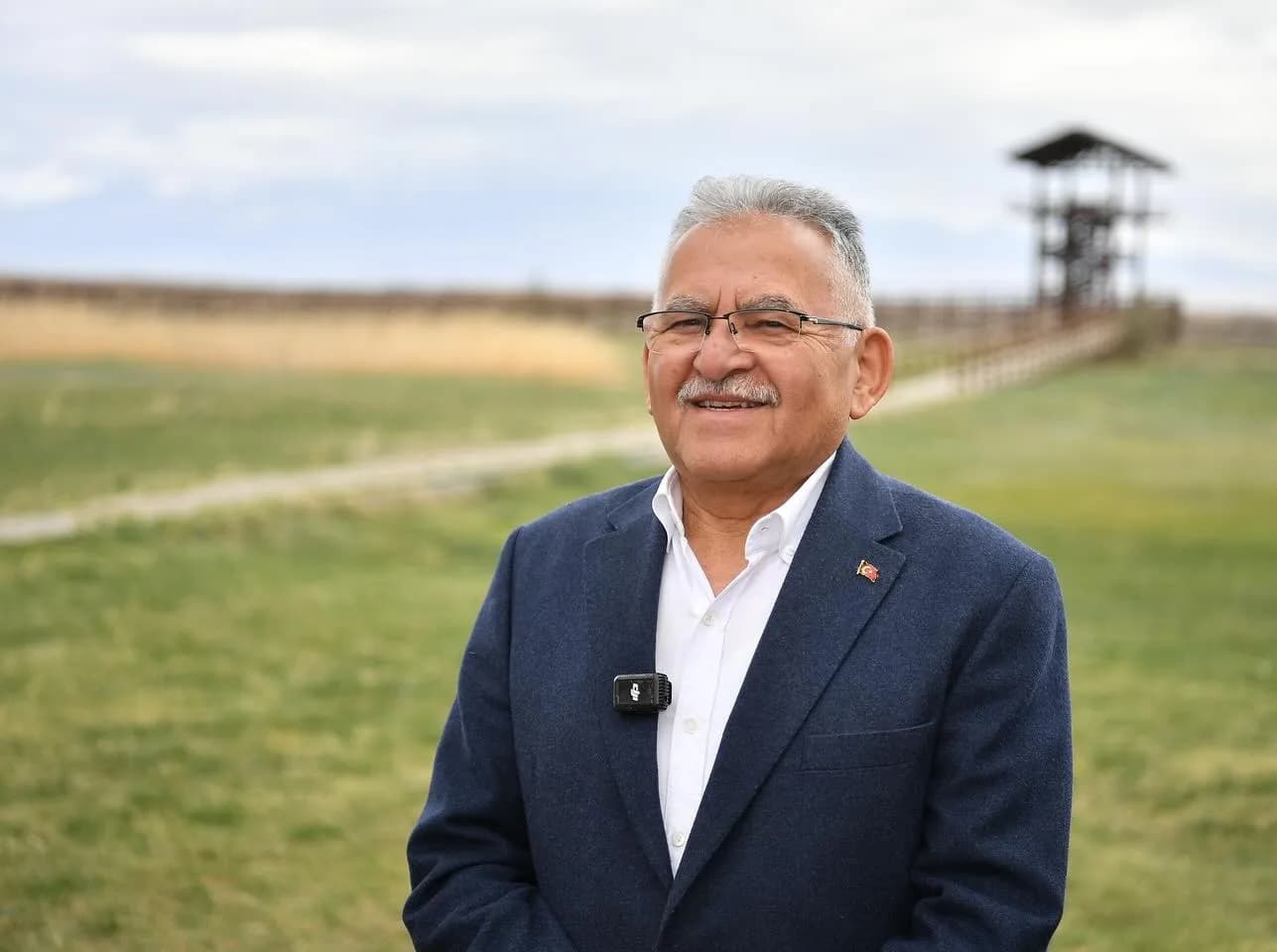 KAYSERİ BÜYÜKŞEHİR BELEDİYE BAŞKANI MEMDUH BÜYÜKKILIÇ, ULAŞTIRMA VE ALTYAPI BAKANI ABDULKADİR URALOĞLU’NUN SOSYAL MEDYADAN YAPTIĞI HIZLI TREN PAYLAŞIMINI ALINTILAYARAK, "KAYSERİ’MİZİ YÜKSEK HIZLI TREN AYAĞIYLA BULUŞTURACAK KIYMETLİ YATIRIM İÇİN BAŞTA CUMHURBAŞKANIMIZ RECEP TAYYİP ERDOĞAN OLMAK ÜZERE EMEĞİ GEÇEN HERKESE TEŞEKKÜR EDİYORUM" DEDİ