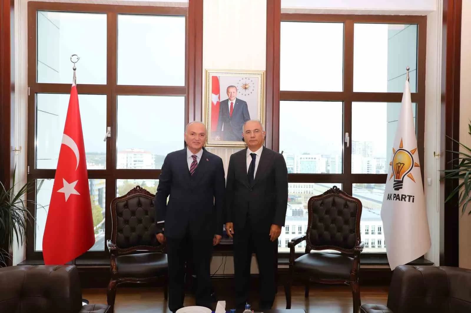 DÜZCE BELEDİYE BAŞKANI DR. FARUK ÖZLÜ, AK PARTİ GENEL BAŞKAN VEKİLİ EFKAN ALA’YI MAKAMINDA ZİYARET ETTİ. GÖRÜŞMEDE ÖZLÜ VE ALA BİR SÜRE SOHBET EDEREK DEĞERLENDİRMELERDE BULUNDU.