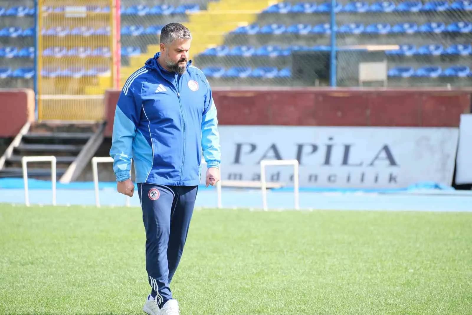 ZONGULDAKSPOR TEKNİK DİREKTÖRÜ ALİ ÇALIŞ, BÜYÜKÇEKMECE GÜCÜ FK KARŞISINDA ELDE ETTİKLERİ 2-1'LİK GALİBİYETİN ARDINDAN TAKIMIN PERFORMANSINI DEĞERLENDİRDİ. OYUNCULARININ GELİŞİMİNDEN MEMNUN OLDUĞUNU BELİRTEN ÇALIŞ, EKSİKLERİNİN BULUNDUĞUNU VE BUNLARI GİDERMEK İÇİN ÇALIŞMALARINI SÜRDÜRDÜKLERİNİ SÖYLEDİ.