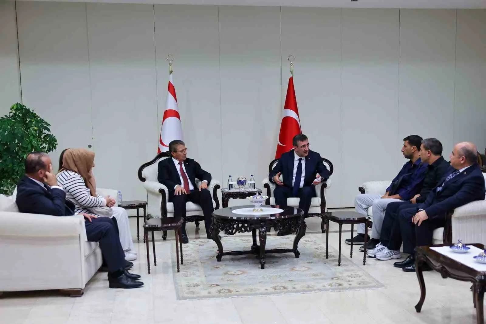 CUMHURBAŞKANI YARDIMCISI CEVDET YILMAZ, KUZEY KIBRIS TÜRK CUMHURİYETİ’NDE (KKTC) 30 AĞUSTOS’TA GİRNE AÇIKLARINDA MEYDANA GELEN FİLO JET GEMİ FACİASINDA KAYBOLAN VATANDAŞLARIN AİLELERİYLE BİR ARAYA GELDİ.