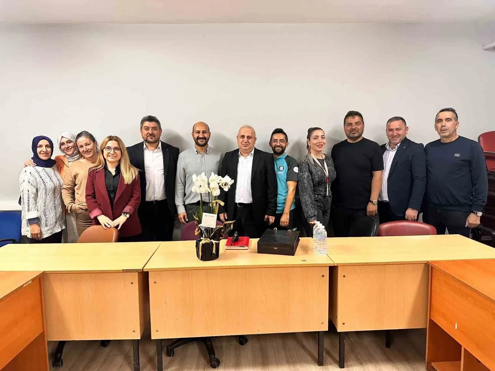 ZONGULDAK İL SAĞLIK MÜDÜRLÜĞÜ İL AMBULANS SERVİSİ BAŞHEKİMLİĞİ GÖREVİNİ YÜRÜTEN DR. ABDULKADİR ÖZDEMİR’İN NEVŞEHİR’E ATANMASININ ARDINDAN, BAŞHEKİMLİK GÖREVİNE DR. BURHAN ÇELİK ATANDI.