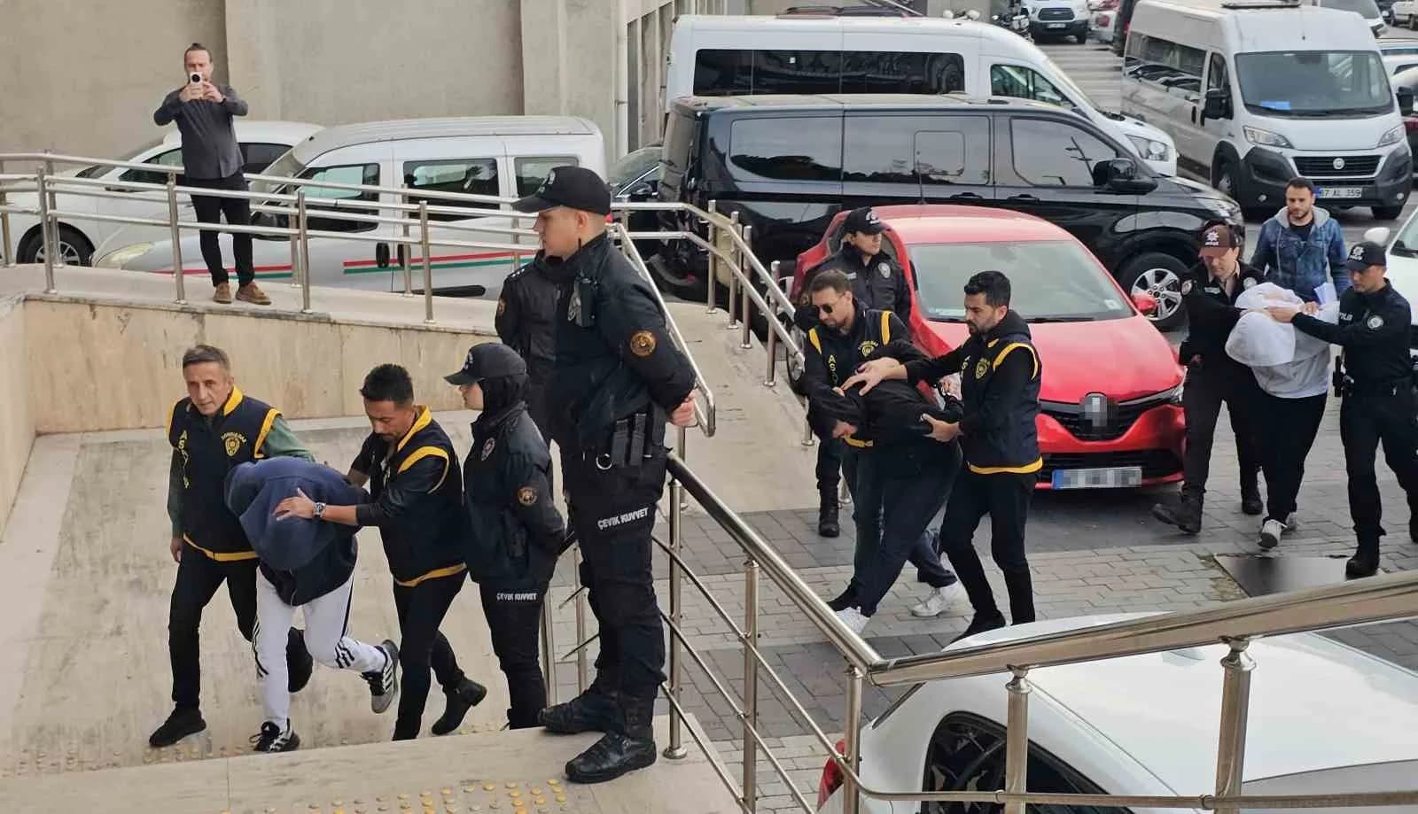 ZONGULDAK'TA DÜĞÜN KONVOYUNDA HAVAYA ATEŞ AÇILMASIYLA İLGİLİ GÖZALTINA ALINAN 3 ŞÜPHELİ ADLİYEYE SEVK EDİLDİ.