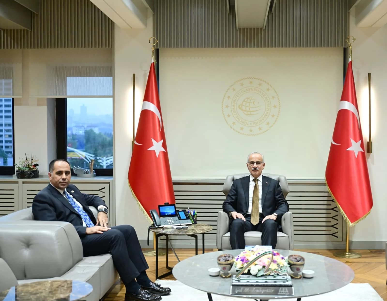 AK PARTİ MERSİN MİLLETVEKİLİ ALİ KIRATLI, ULAŞTIRMA VE ALTYAPI BAKANI ABDÜLKADİR URALOĞLU İLE GÖRÜŞEREK MERSİN’İN DEVAM EDEN VE PLANLANAN ULAŞIM YATIRIMLARINI ELE ALDI.