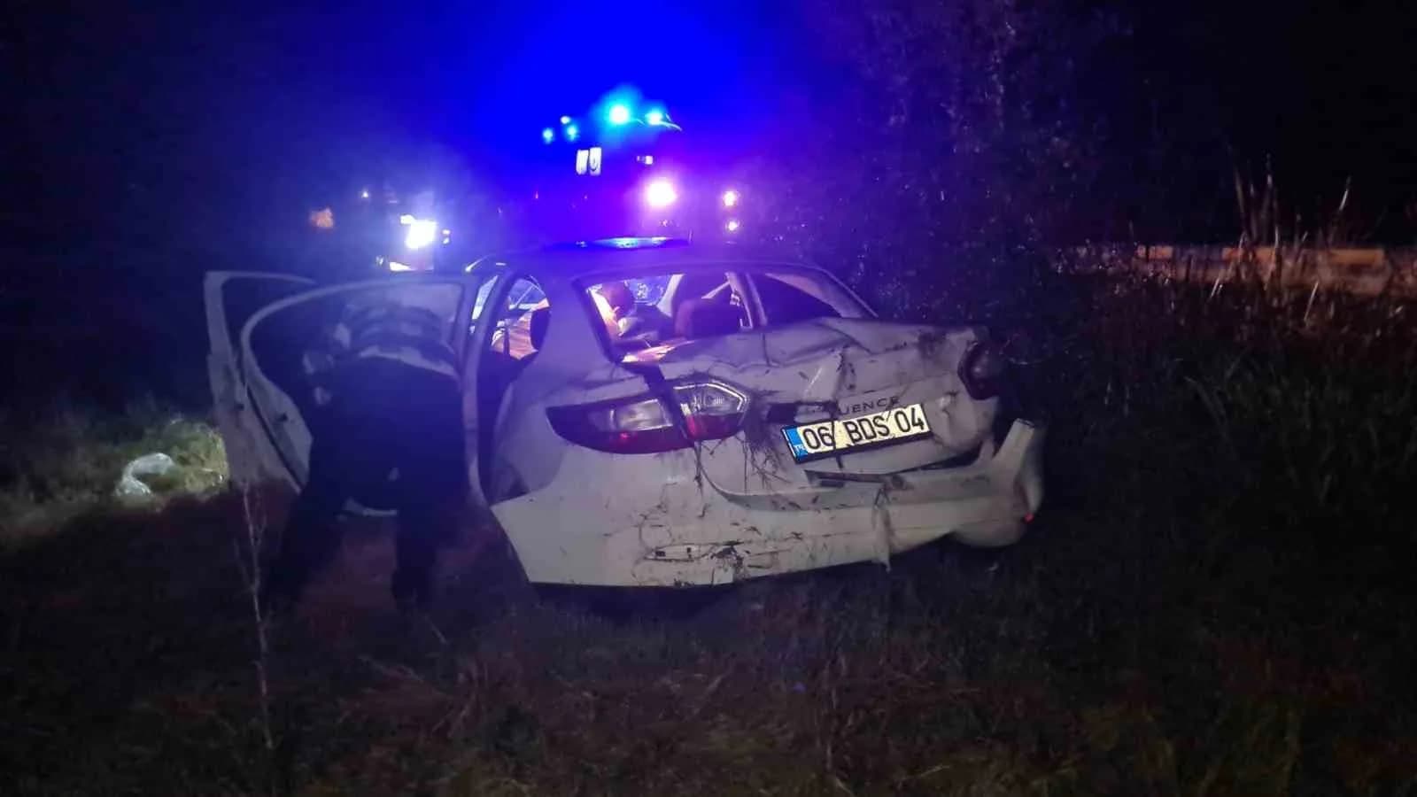 ZONGULDAK’IN ÇAYCUMA İLÇESİNE BAĞLI NEBİOĞLU BELDESİNDE KONTROLDEN ÇIKAN OTOMOBİL ARAZİYE UÇTU. KAZADA 4 KİŞİ YARALANDI.