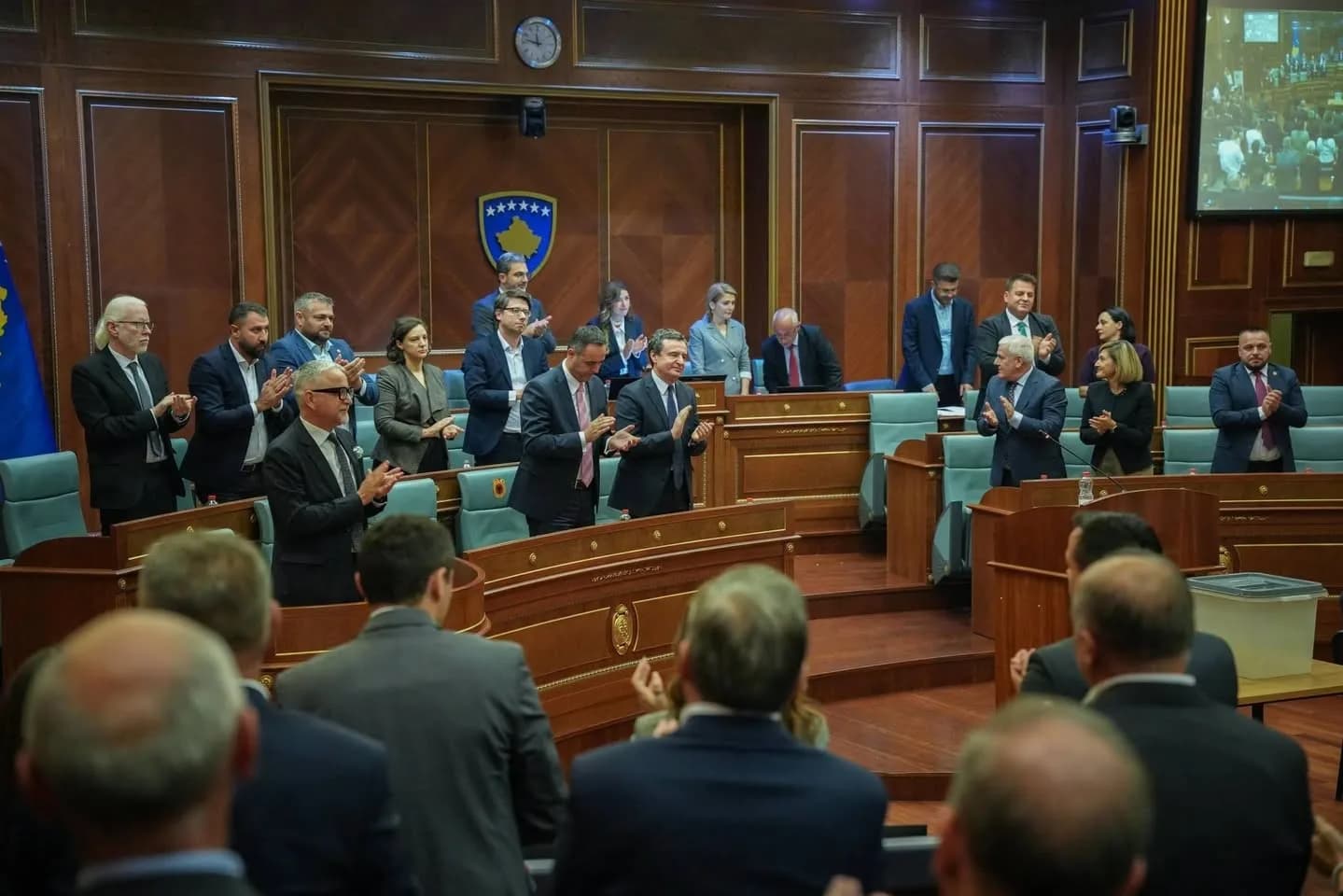 KOSOVA MECLİSİNDE YAPILAN OYLAMA SONUCU KOSOVA BİLİMLER VE SANATLAR AKADEMİSİ BAŞKANI 73 YAŞINDAKİ JUSTİNA SHİROKA PULA ÜLKENİN YENİ CUMHURBAŞKANI SEÇİLDİ.