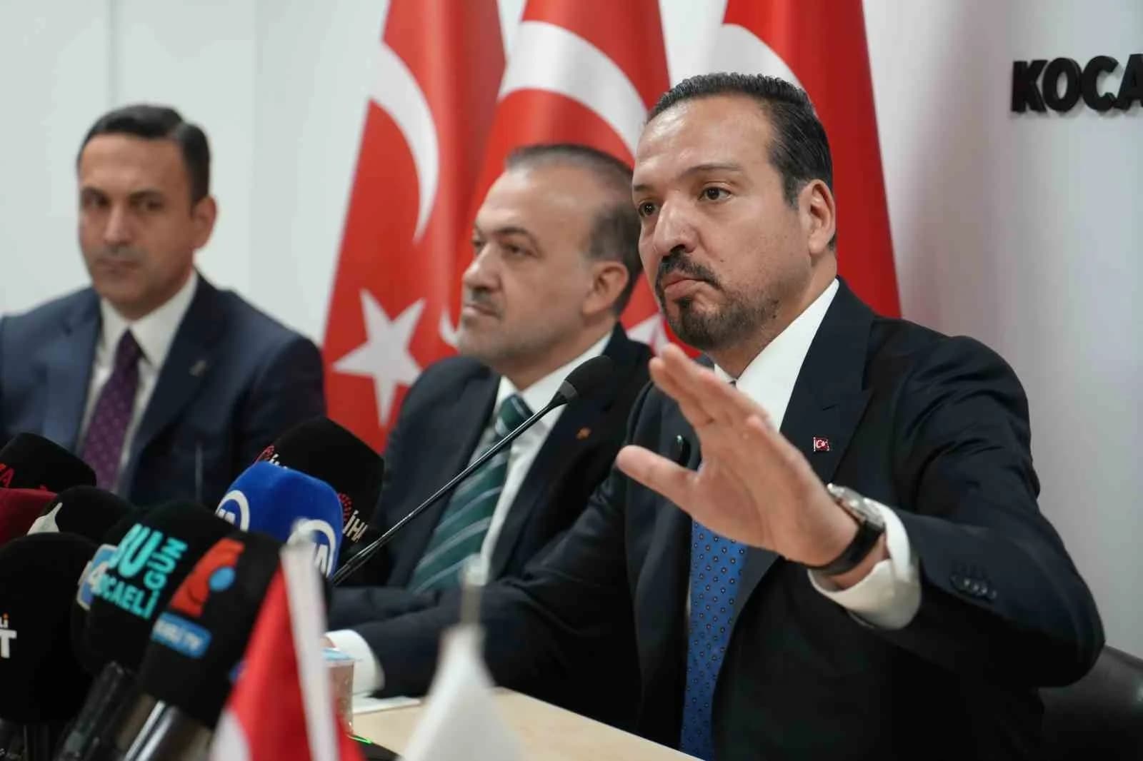 ZORLU, "BİZ ÇÜRÜK DALLARIMIZI KESERİZ AMA BİZİM BU KÖKÜMÜZ, GÖVDEMİZ GELECEĞE UZANMAYA DEVAM EDECEKTİR. BUNDAN HİÇ KİMSENİN ŞÜPHESİ OLMASIN" DEDİ.