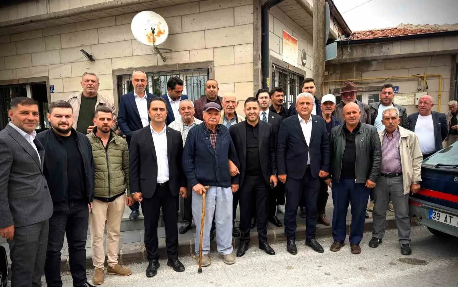 MHP MELİKGAZİ İLÇE BAŞKANI MURAT TİTİZBAŞ, ÜLKÜ OCAKLARI KAYSERİ İL BAŞKANI HALİT YAĞMUR VE BERABERİNDEKİ YÖNETİM KURULU ÜYELERİ, MİMARSİNAN MAHALLESİ’NDE VATANDAŞLARLA BİR ARAYA GELEREK TALEP VE SORUNLARI YERİNDE DİNLEDİ.