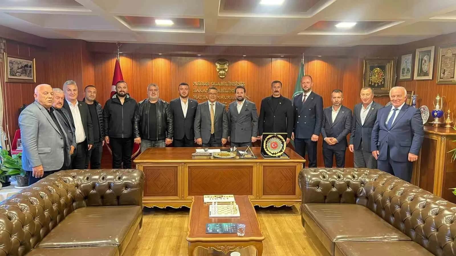 MHP YENİŞEHİR İLÇE BAŞKANI SAMET NOYİN, İLÇE YÖNETİM KURULU ÜYELERİ VE MECLİS ÜYELERİYLE BİRLİKTE BURSA ESNAF VE SANATKÂRLAR ODALARI BİRLİĞİ (BESOB) BAŞKANI FAHRETTİN BİLGİT’İ ZİYARET ETTİ.