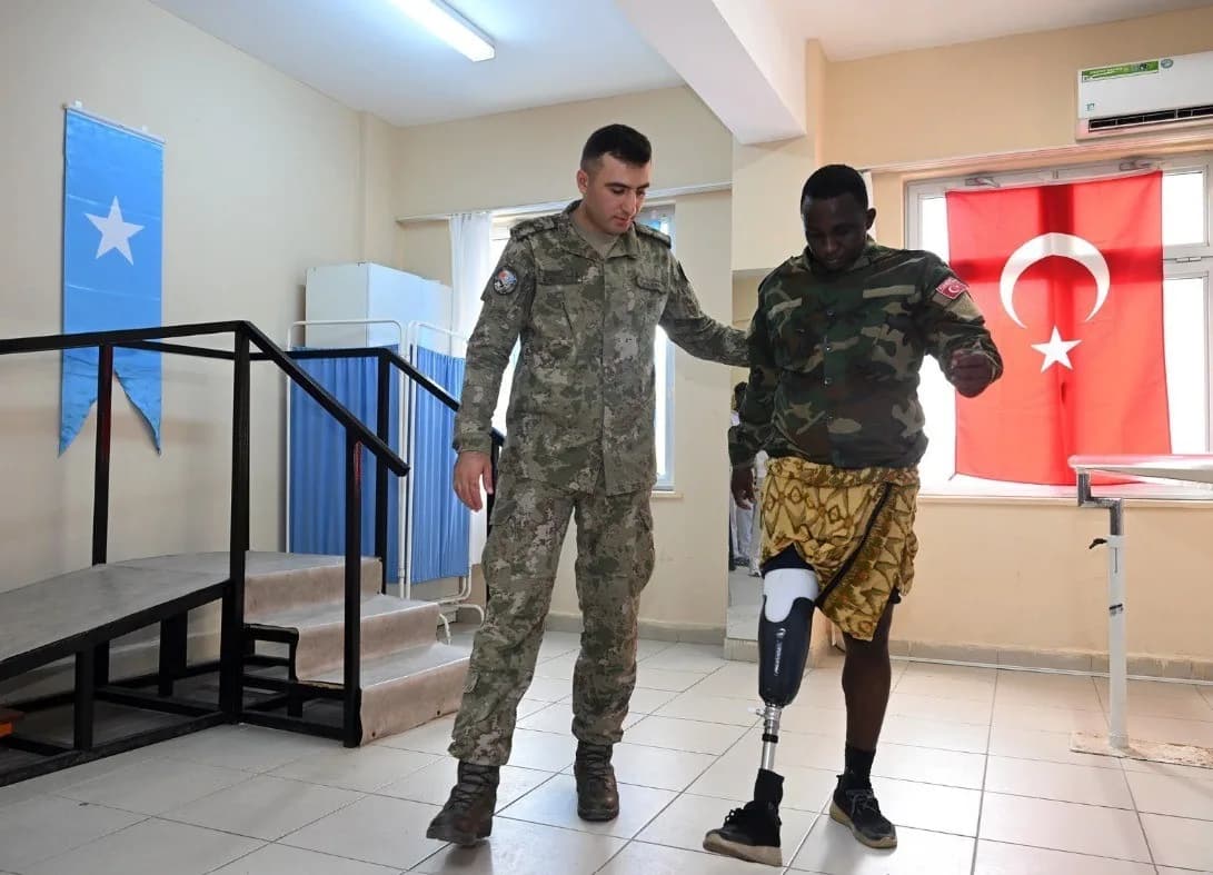 MİLLİ SAVUNMA BAKANLIĞI (MSB), SOMALİ RECEP TAYYİP ERDOĞAN EĞİTİM VE ARAŞTIRMA HASTANESİNE PROTEZ BACAK YARDIMI PROJESİ GERÇEKLEŞTİRİLDİĞİNİ DUYURDU.