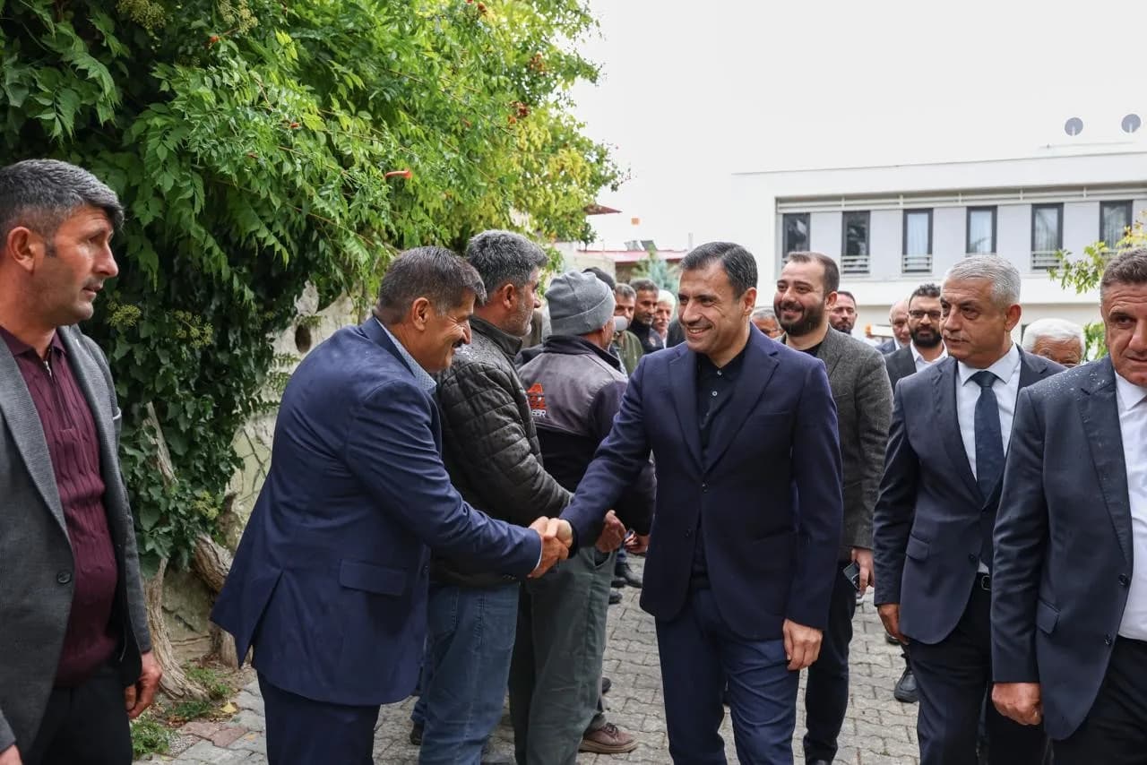 AK PARTİ KONYA İL BAŞKANI FATİH ÖZGÖKÇEN, SÜRDÜRÜLEN SAHA ÇALIŞMALARI KAPSAMINDA YALIHÜYÜK VE MAHALLELERİNDE VATANDAŞLARLA BİR ARAYA GELDİ.