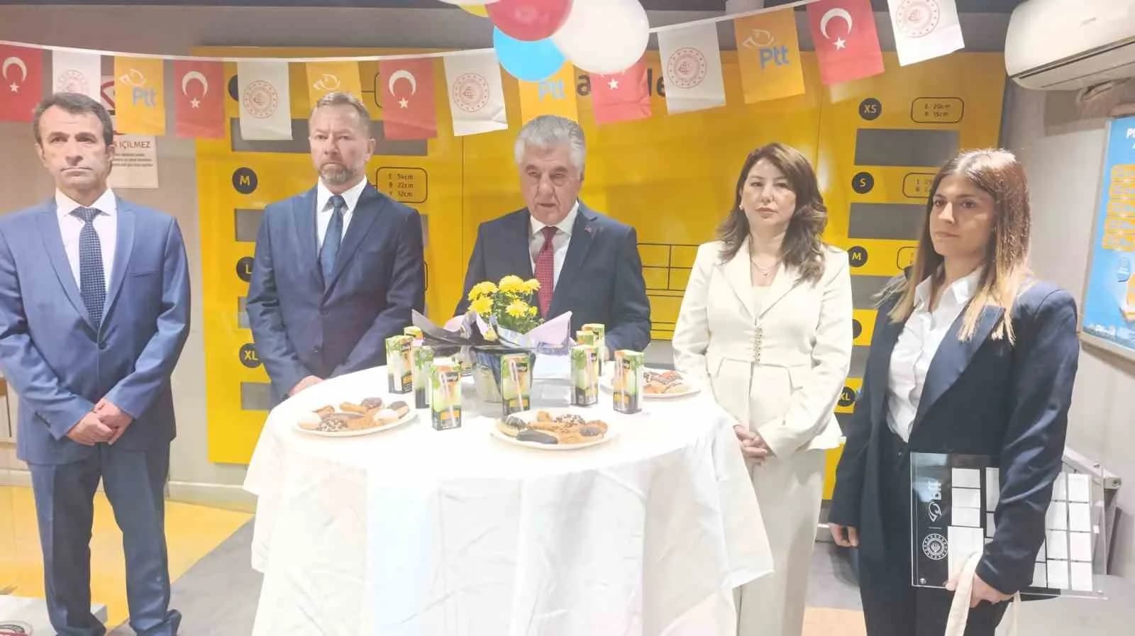 ZONGULDAK(İHA)-TÜRKİYE’NİN KÖKLÜ KURUMLARINDAN PTT AŞ, 186. KURULUŞ YIL DÖNÜMÜNÜ ZONGULDAK’TA DÜZENLENEN ANLAMLI BİR ETKİNLİKLE KUTLADI. GÜNÜN 186. MÜŞTERİSİ MEHMET DOĞAN’A ÖZEL HEDİYE TAKDİM EDİLDİ.