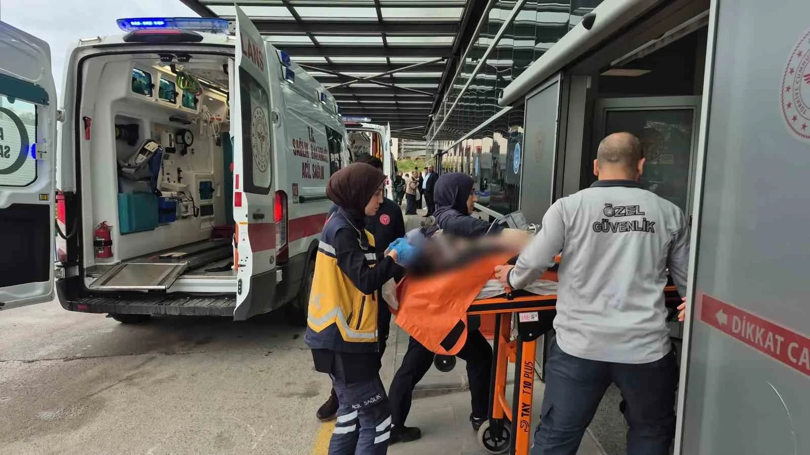 ZONGULDAK'TA RUHSATSIZ OLARAK İŞLETİLEN MADEN OCAĞINDA MEYDANA GELEN GÖÇÜKTE KALAN 51 YAŞINDAKİ MUHAMMET ÇELİK, KALDIRILDIĞI HASTANEDE TÜM MÜDAHALELERE RAĞMEN HAYATINI KAYBETTİ.