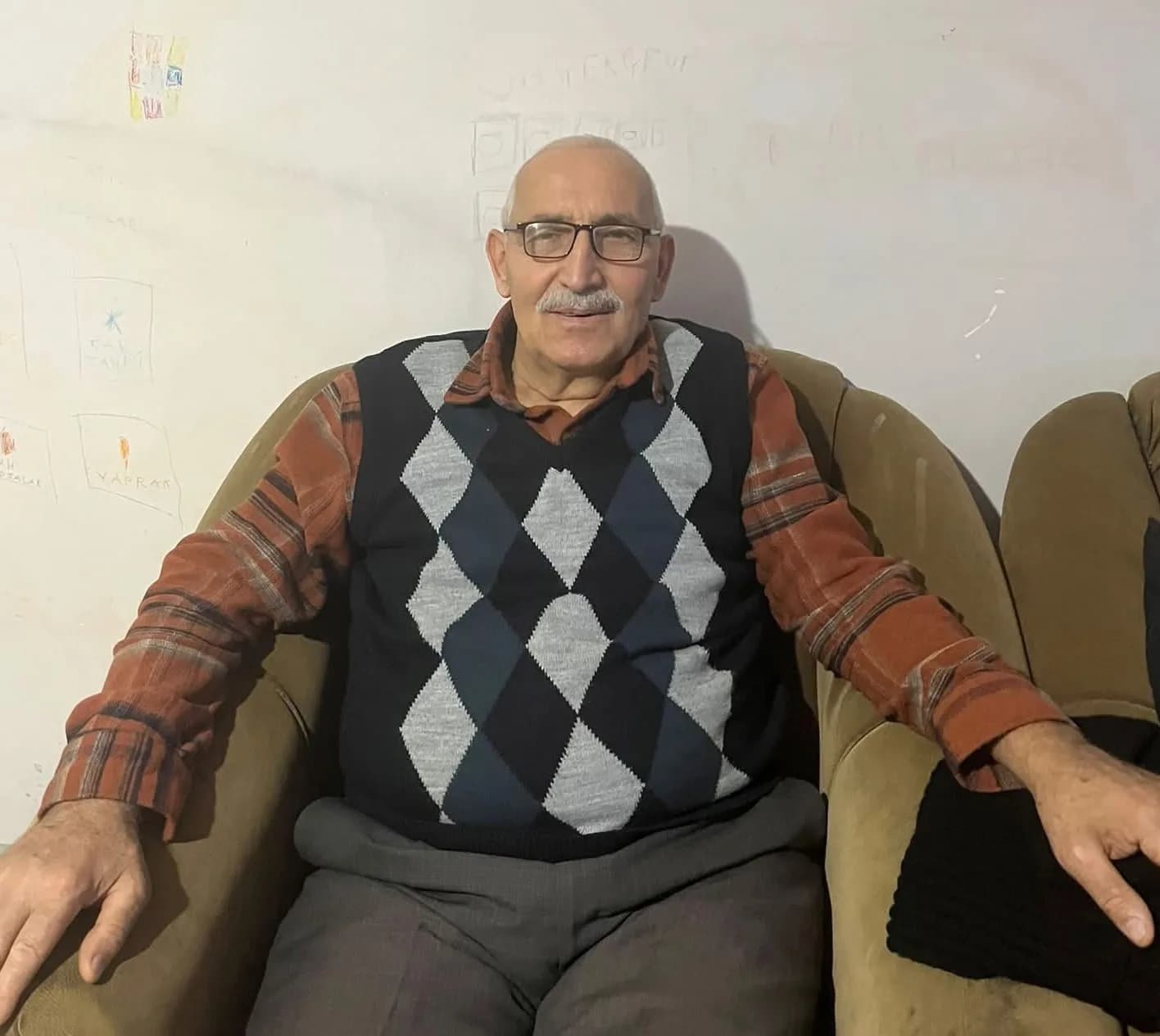 ZONGULDAK’IN ALAPLI İLÇESİNDE ÜZÜM TOPLAMAK İÇİN ÇIKTIĞI MERDİVENDEN DÜŞEREK AĞIR YARALANAN 77 YAŞINDAKİ ALİM TOSUN, KALDIRILDIĞI HASTANEDE HAYATINI KAYBETTİ.