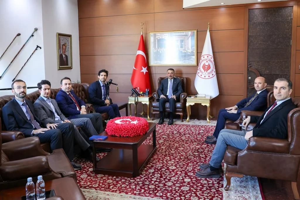 ZONGULDAK VALİSİ OSMAN HACIBEKTAŞOĞLU, BATI KARADENİZ KALKINMA AJANSI (BAKKA) VE EKONOMİK İŞBİRLİĞİ VE KALKINMA ÖRGÜTÜ (OECD) TEMSİLCİLERİNİN DE ARALARINDA BULUNDUĞU HEYETİ MAKAMINDA KABUL ETTİ.