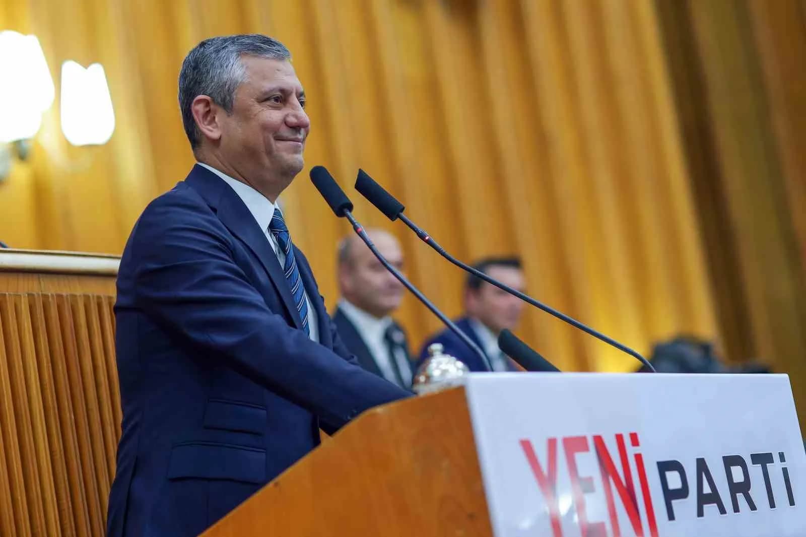 YENİ PARTİ GENEL BAŞKANI ÖZGÜR ÖZEL, "BUGÜN İTİBARİYLE YENİ PARTİ'NİN ÜYE SAYISI BU SABAH 753 BİNE ULAŞTI. ÜYE SAYIMIZ HIZLA ARTMAYA DEVAM EDİYOR" DEDİ.