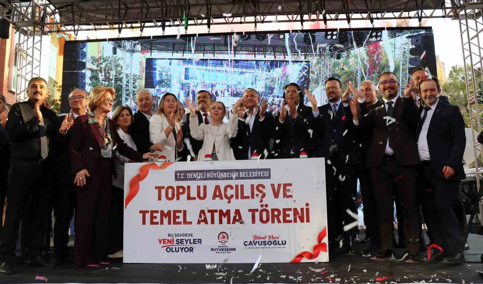 DENİZLİ BÜYÜKŞEHİR BELEDİYESİ'NİN TOPLU AÇILIŞ VE TEMEL ATMA TÖRENİ'NE KATILAN YENİ PARTİ GENEL BAŞKANI ÖZGÜR ÖZEL, DENİZLİ BÜYÜKŞEHİR BELEDİYESİ'NİN KENTTEKİ YATIRIMLARINA DİKKAT ÇEKTİ. BÜYÜKŞEHİR BELEDİYE BAŞKANI BÜLENT NURİ ÇAVUŞOĞLU İSE AÇILIŞI YAPILAN PROJELERİN YANI SIRA YENİ PROJELERİN MÜJDESİNİ VERDİ.