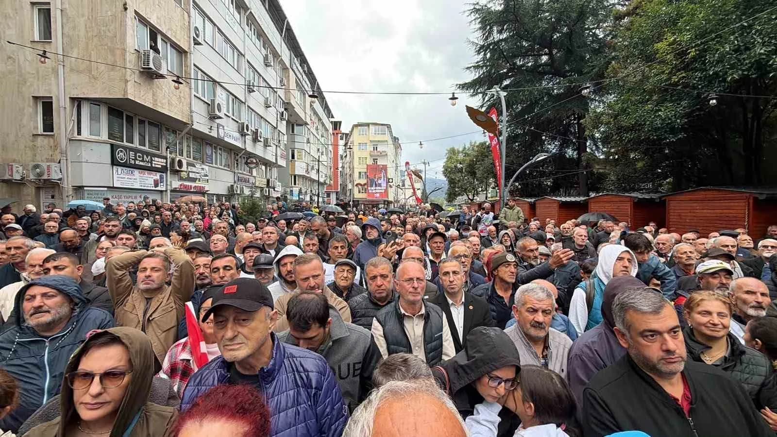 YENİ PARTİ GENEL BAŞKANI ÖZGÜR ÖZEL, ARTVİN ZİYARETİNİN İKİNCİ GÜNÜNDE KEMALPAŞA VE HOPA İLÇELERİNDE VATANDAŞLARLA BULUŞTU.