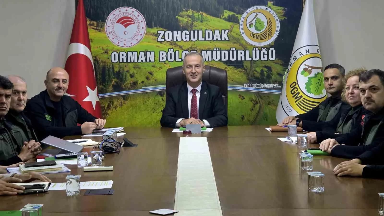 ORMAN GENEL MÜDÜRÜ BEKİR KARACABEY'İN BAŞKANLIĞINDA YAPILAN TOPLANTIDA, YILIN KALAN DÖNEMİNDEKİ FAALİYETLER VE GELECEK YILIN PROGRAMI DEĞERLENDİRİLDİ.